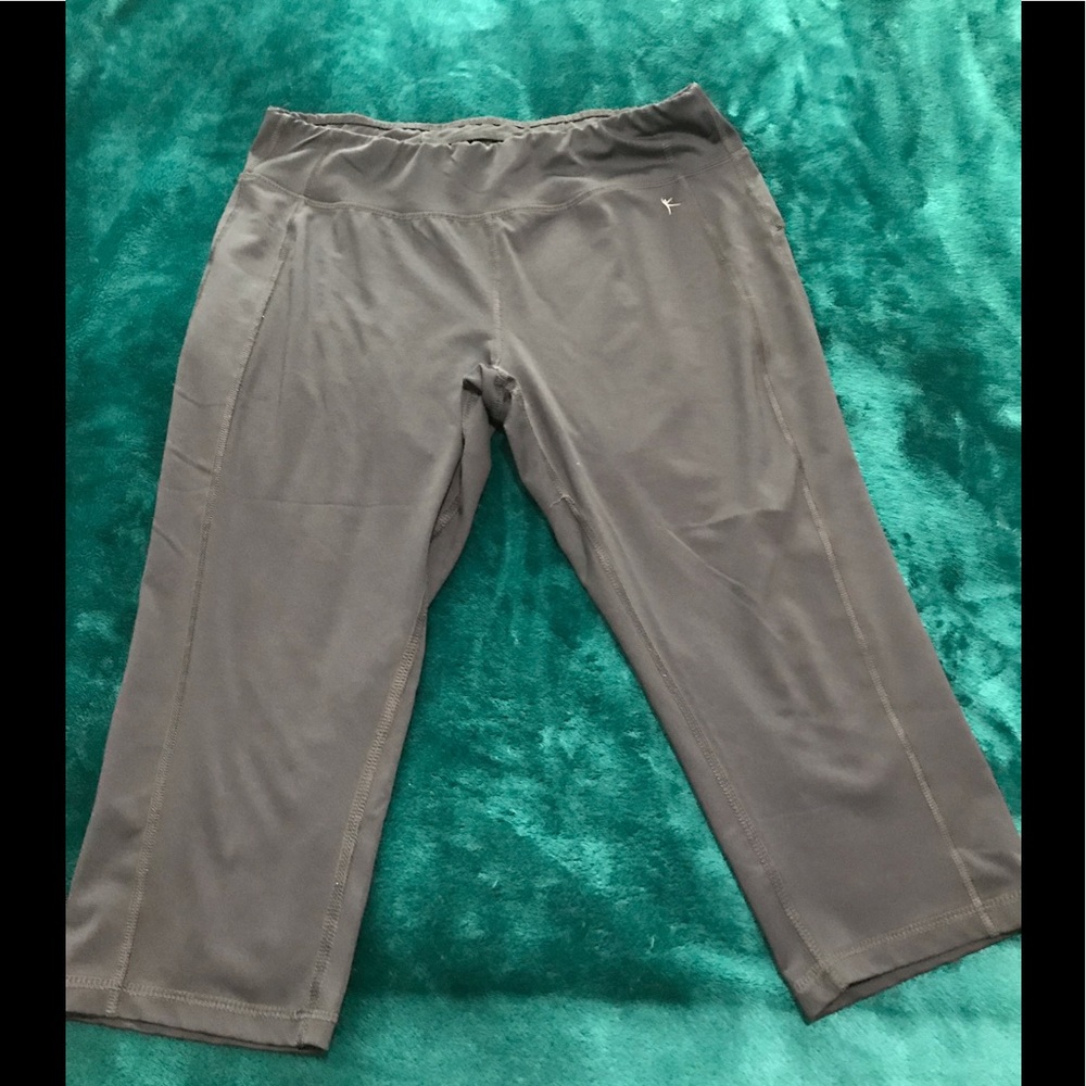 Danskin now fitted Capris